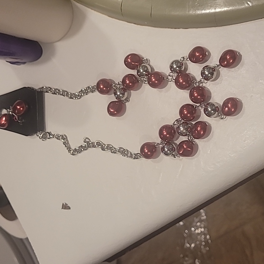 Queen of the Gala Red Necklace Set